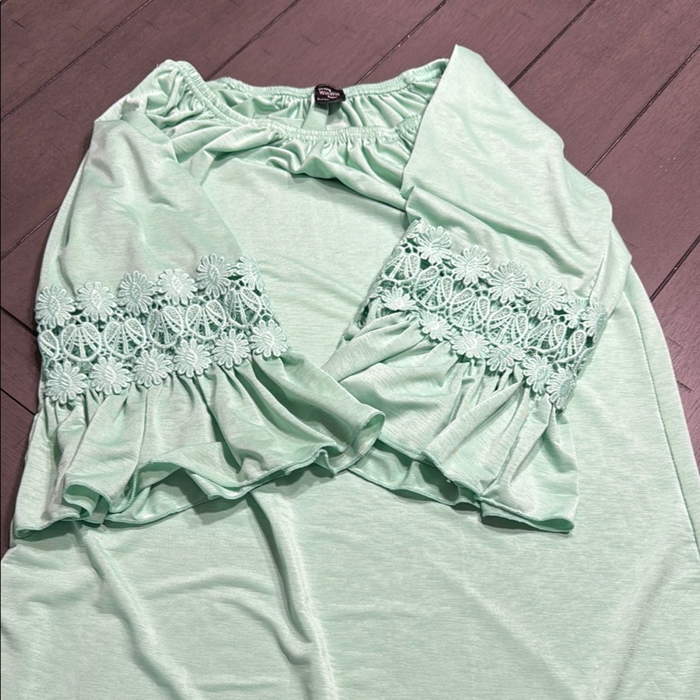 WinWin Green Ruffled 3/4 Sleeve Blouse